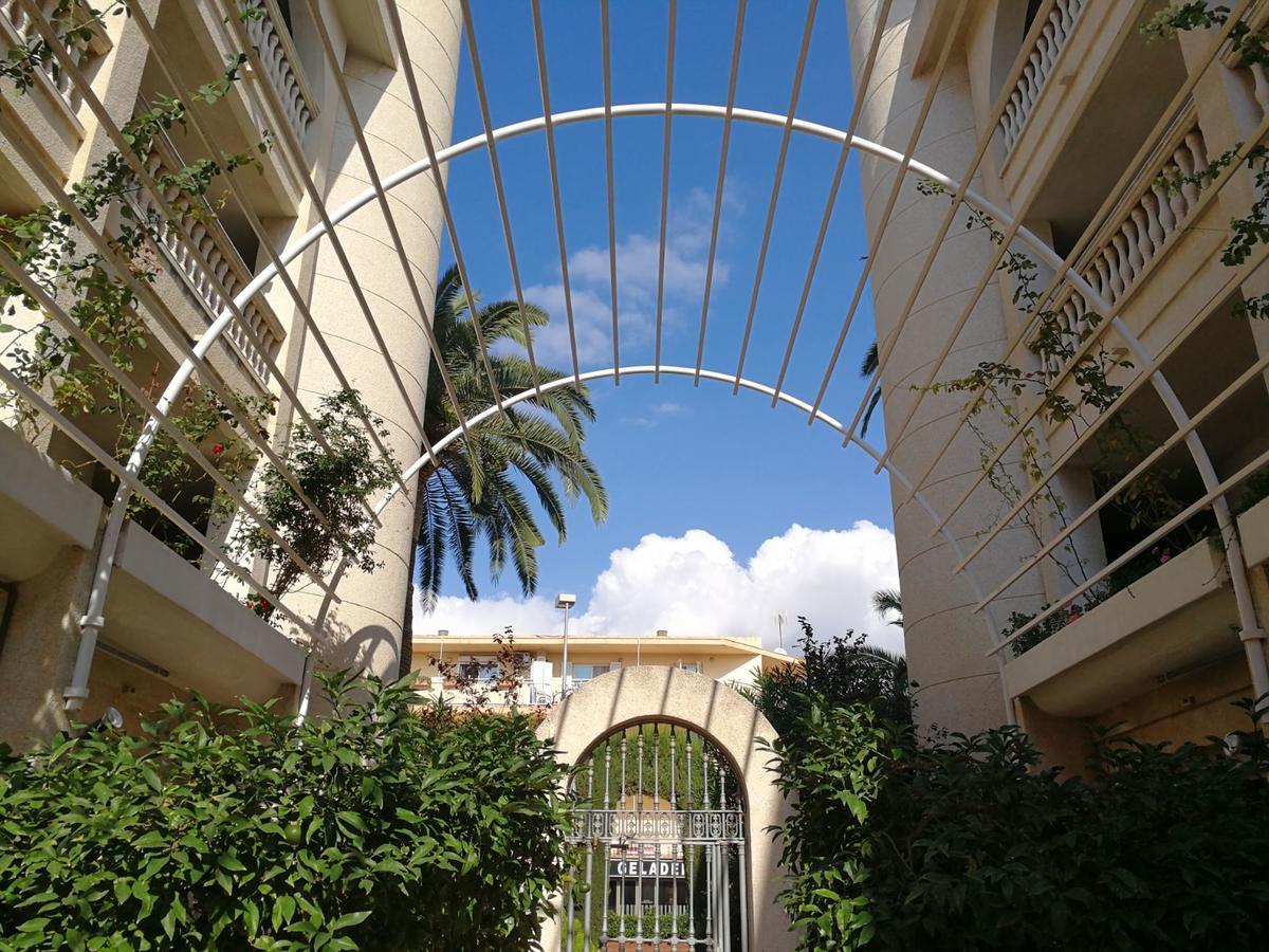 Apartamentos Versailles Villafortuny Kültér fotó